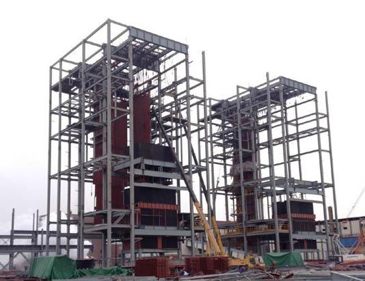 江苏德龙镍业有限公司2*240T/H高温高压锅炉施工正在紧张施工中，进展顺